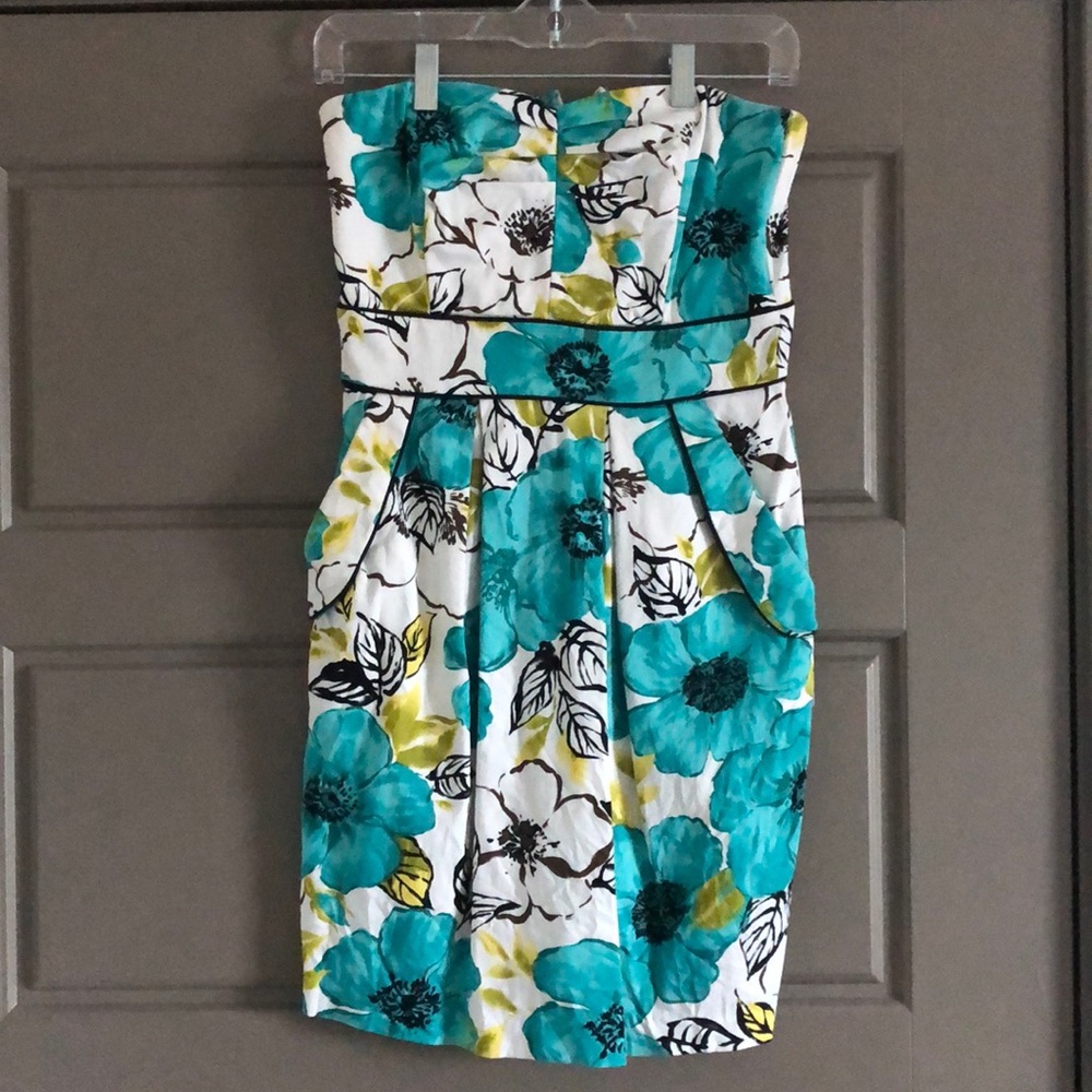 Strapless floral dress w/ pockets